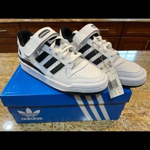New Adidas Forum Low Sneakers Men’s 7/Women’s 8